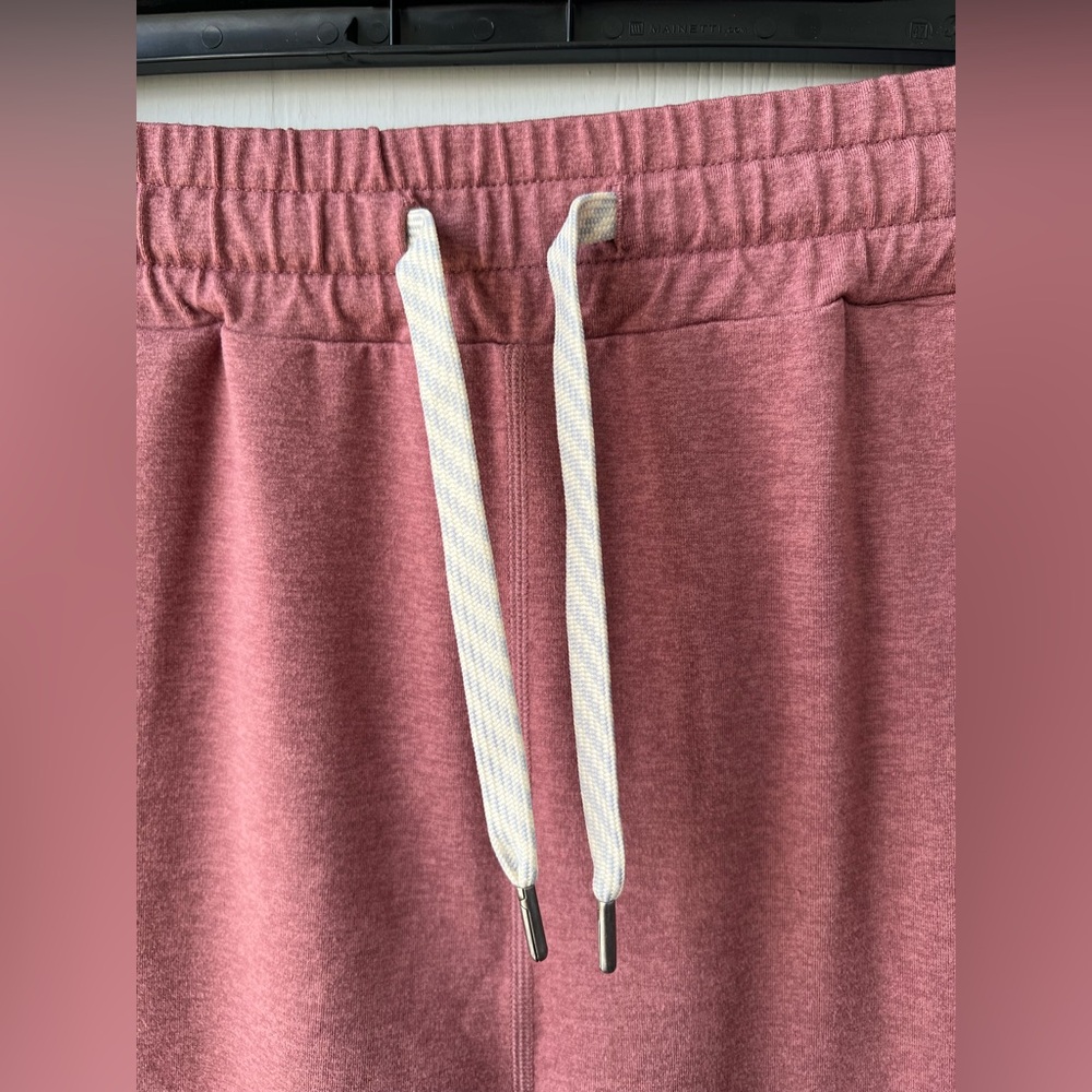 Vuori Women’s Performance Jogger (size L) - Picture 7 of 14